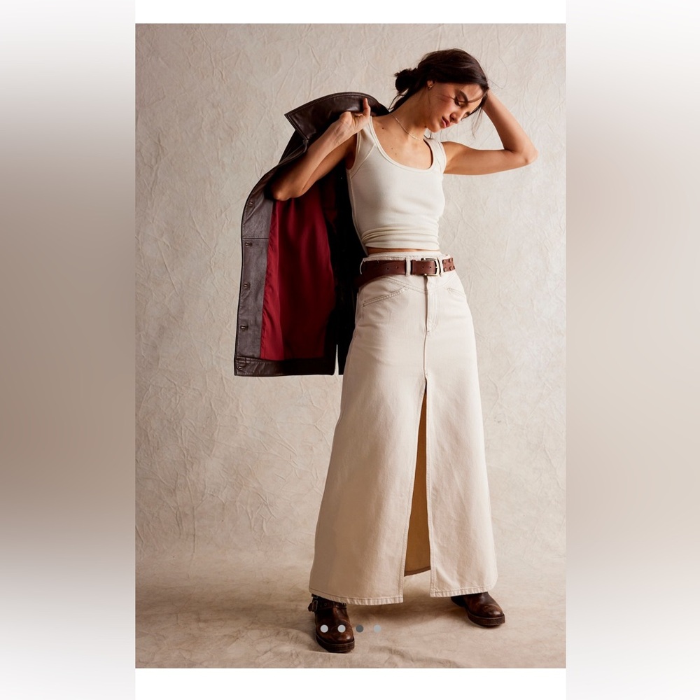 Free people come as you are skirt
NWT size 8